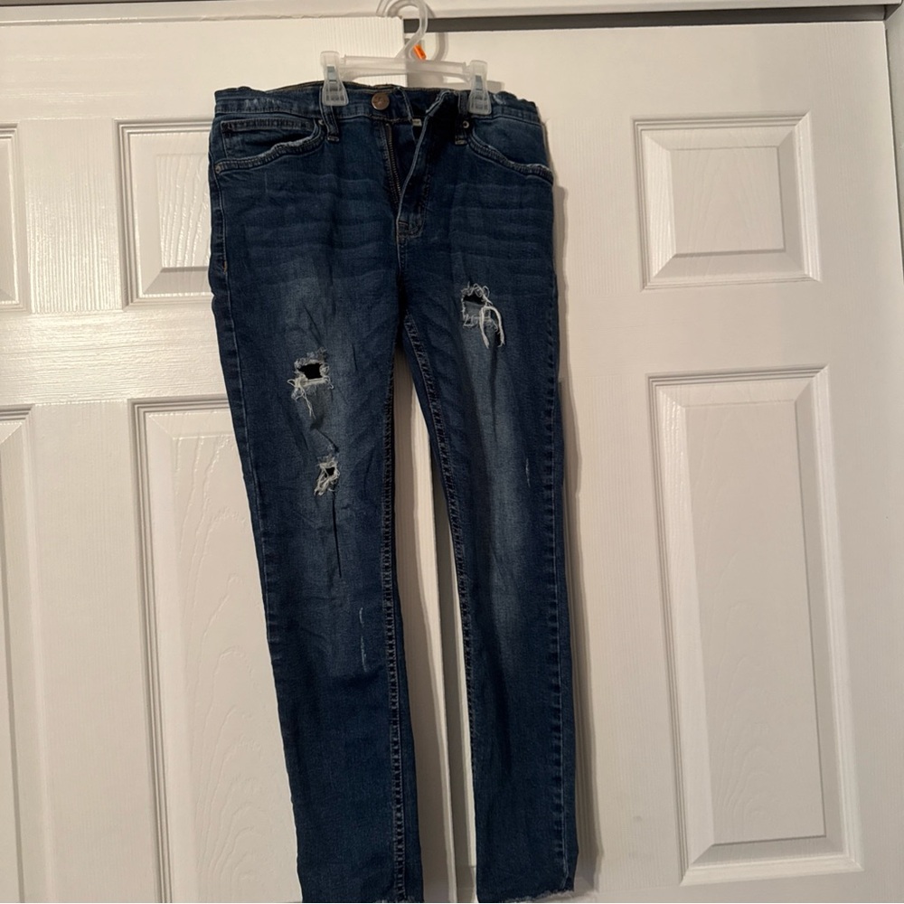 Women's Straight Leg Ripped Jeans in Dark Blue